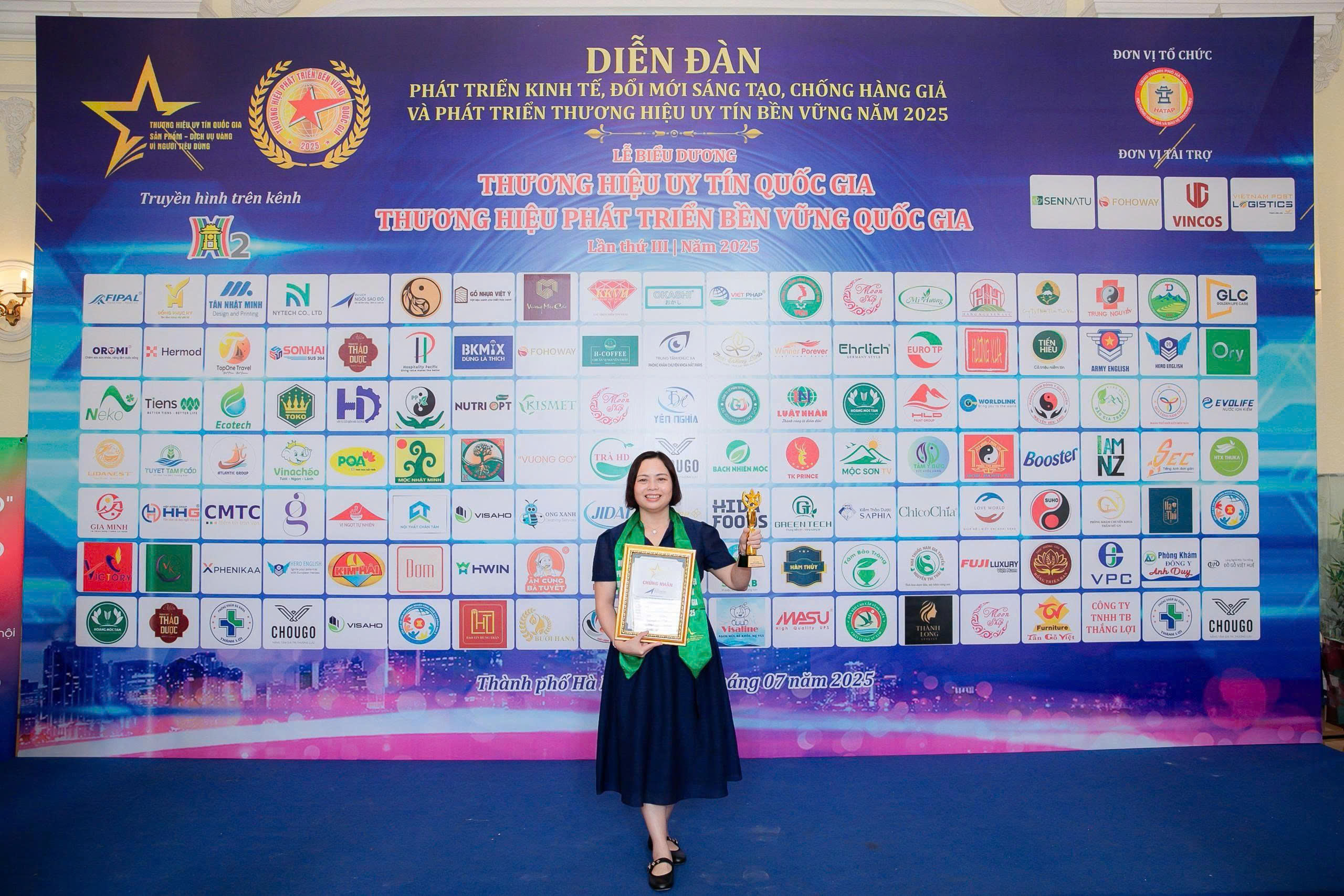 redstar-travels-hanh-trinh-ben-vung-cua-mot-thuong-hieu-viet